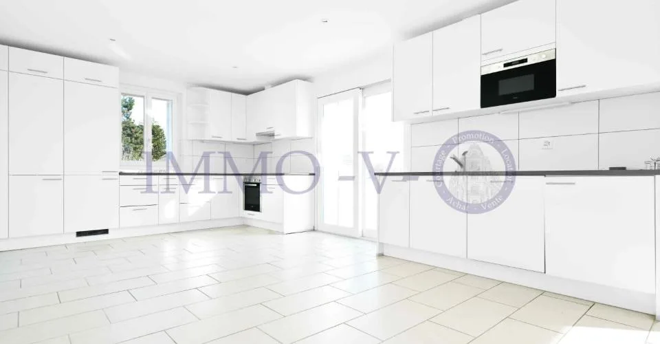 SPACIEUX ET LUMINEUX AVEC GRAND BALCON-TERRASSE DE 60M2 ET VUE LAC