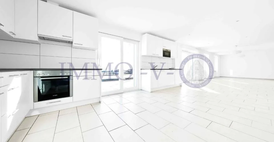 SPACIEUX ET LUMINEUX AVEC GRAND BALCON-TERRASSE DE 60M2 ET VUE LAC