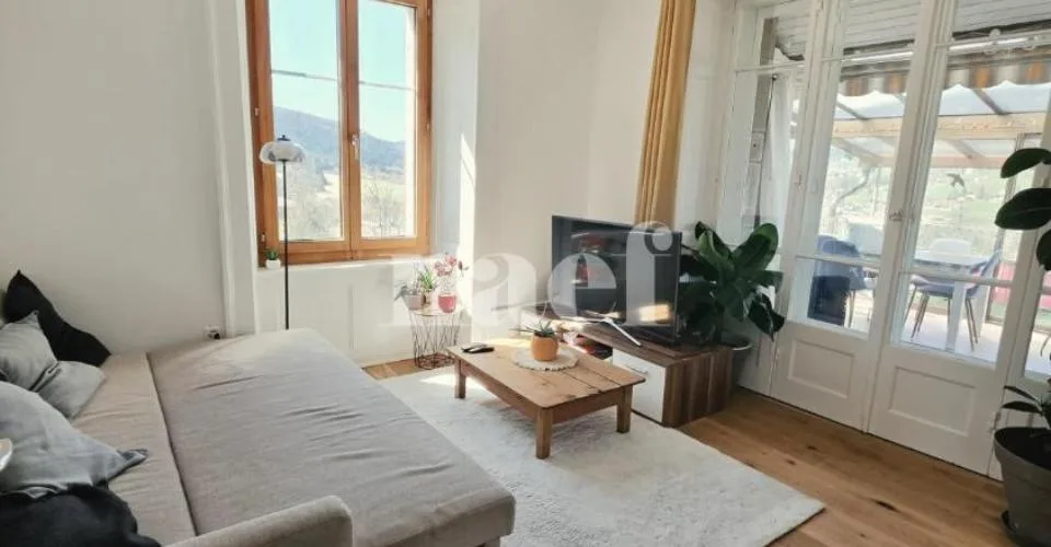 Appartement de 4 pièces rénové récemment avec balcon et véranda