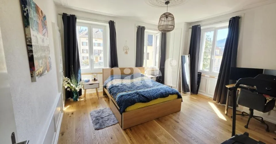 Appartement de 4 pièces rénové récemment avec balcon et véranda