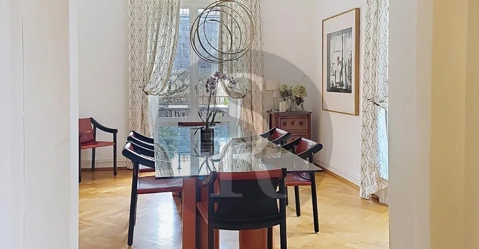 Saint-Nicolas 5 à Neuchâtel - Grand 7.5 pièces en duplex, au 1er étage