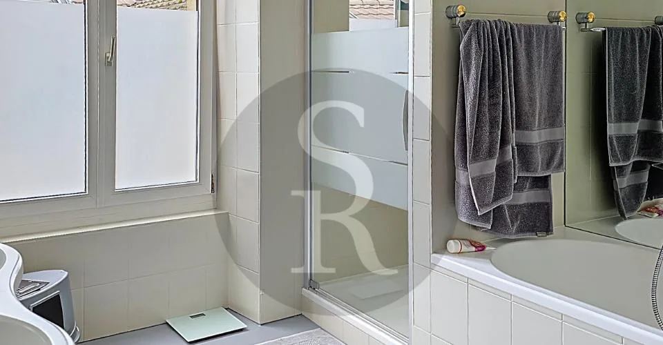 Saint-Nicolas 5 à Neuchâtel - Grand 7.5 pièces en duplex, au 1er étage