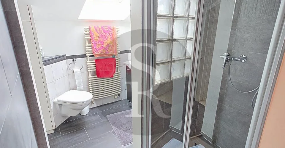 Saint-Nicolas 5 à Neuchâtel - Grand 7.5 pièces en duplex, au 1er étage