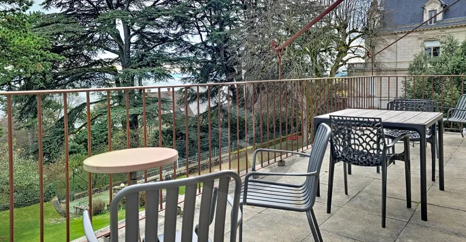 Saint-Nicolas 5 à Neuchâtel - Grand 7.5 pièces en duplex, au 1er étage
