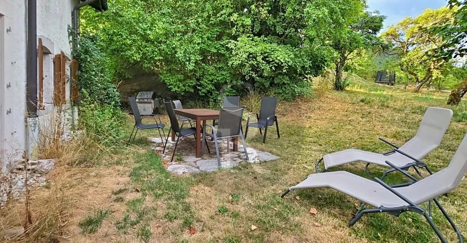 Doloires 26 à 2063 Saules - 4.5 pièces rénové au rez-de-chaussée