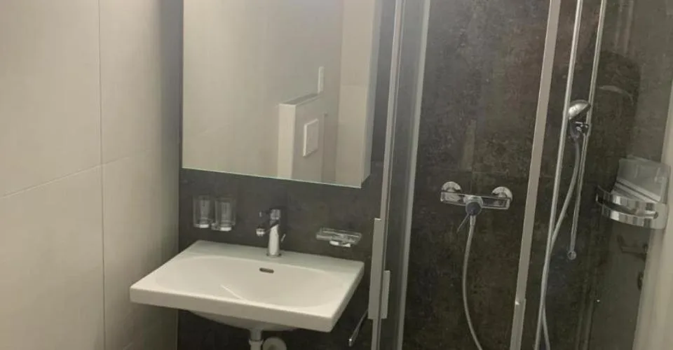 Rue Arc-en-Ciel 2 - appartement 3ème étage Est. – Foto 3 von 7