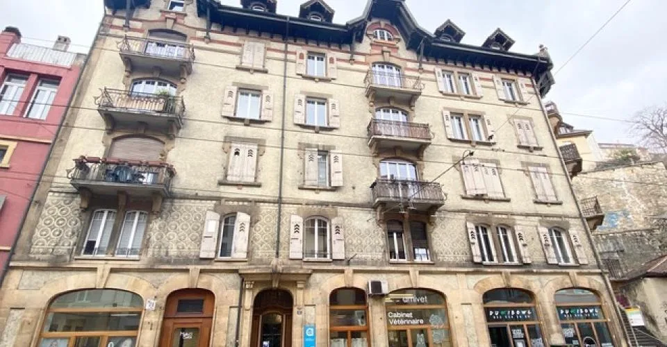 Appartement à Neuchâtel avec vue urbaine