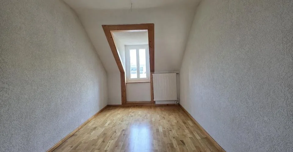 JOLI LOGEMENT MANSARDÉ À PROXIMITÉ DE TOUTES COMMODITÉS – Foto 7 von 7