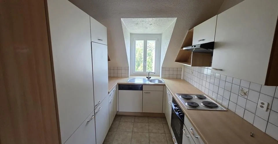 JOLI LOGEMENT MANSARDÉ À PROXIMITÉ DE TOUTES COMMODITÉS – Foto 2 von 7