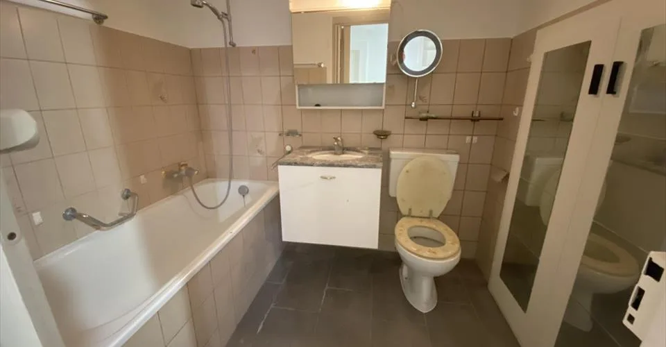 Appartement à La Chaux-de-Fonds avec vue urbaine – Foto 5 von 7