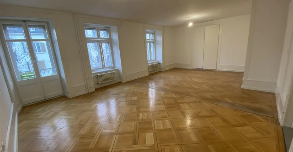 Appartement à La Chaux-de-Fonds avec vue urbaine – Foto 2 von 7