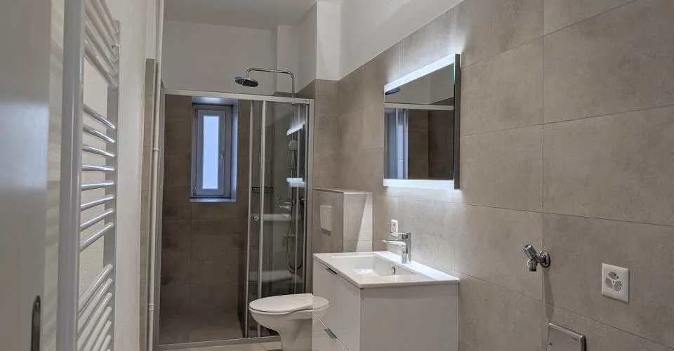 Grand appartement de trois pièces avec cachet