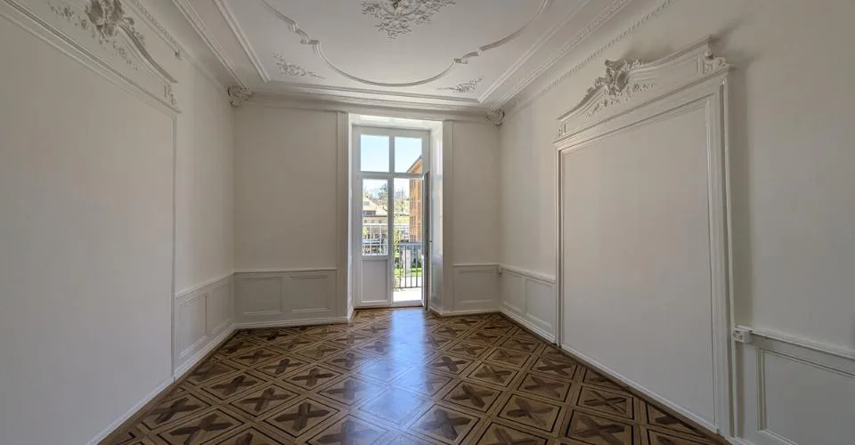 Grand appartement de trois pièces avec cachet