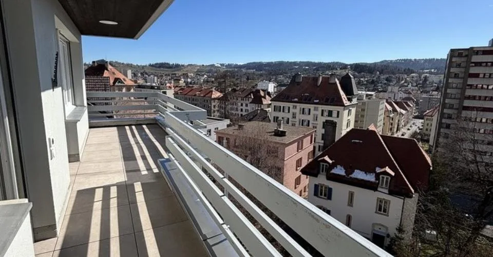 Spacieux appartement en attique avec deux balcons