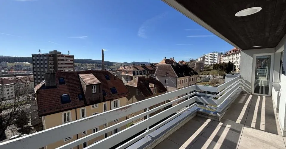 Spacieux appartement en attique avec deux balcons