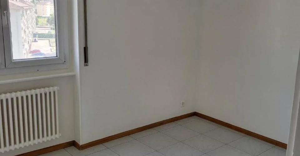 Spacieux appartement de 4 pièces avec balcon – photo 2 of 4