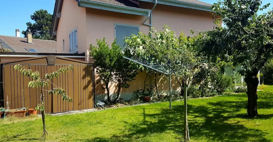 A louer à Colombier villa avec jardin dans un environnement calme