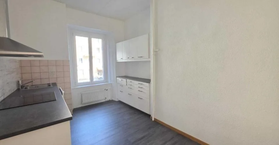 BEL ET GRAND APPARTEMENT AVEC CACHET