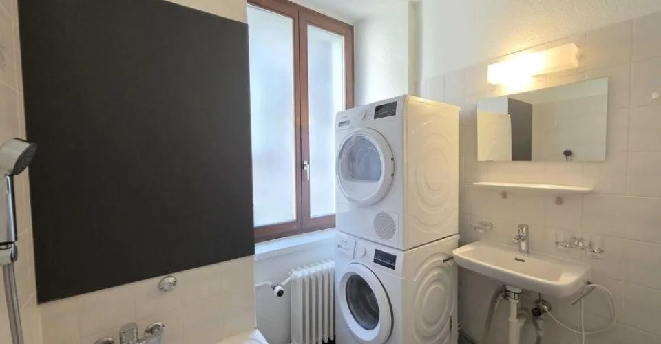 BEL ET GRAND APPARTEMENT AVEC CACHET