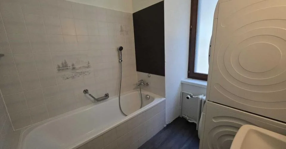 BEL ET GRAND APPARTEMENT AVEC CACHET