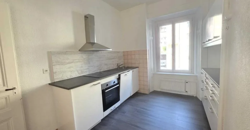 BEL ET GRAND APPARTEMENT AVEC CACHET