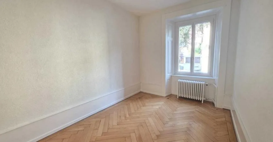 BEL ET GRAND APPARTEMENT AVEC CACHET