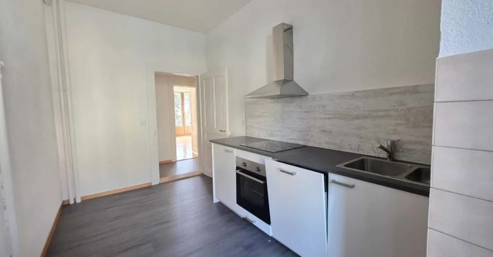 BEL ET GRAND APPARTEMENT AVEC CACHET