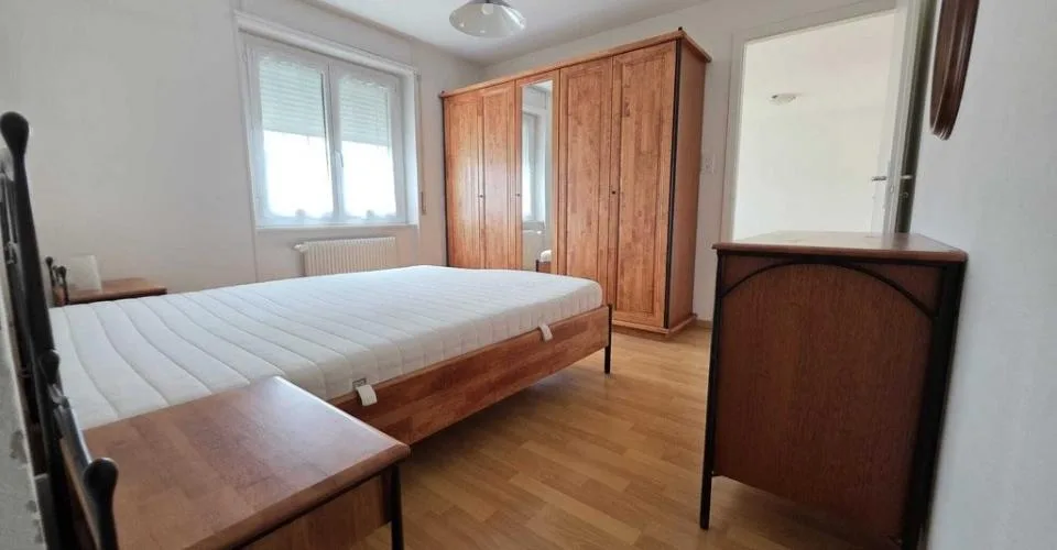 Appartement de 4 pièces au 1er étage avec ascenseur