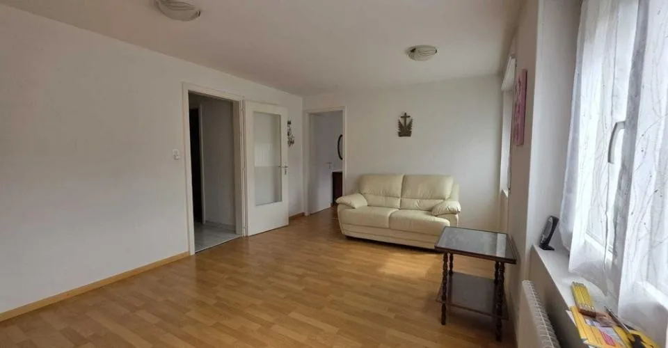 Appartement de 4 pièces au 1er étage avec ascenseur