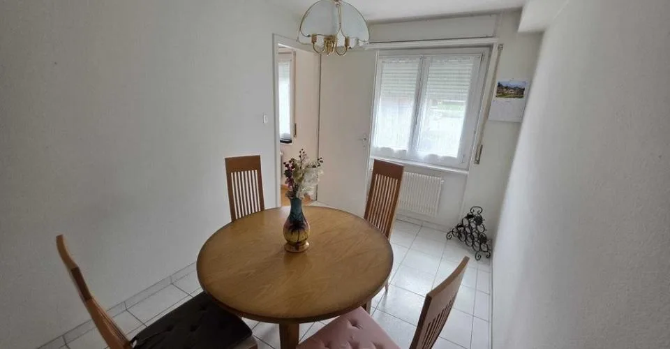 Appartement de 4 pièces au 1er étage avec ascenseur