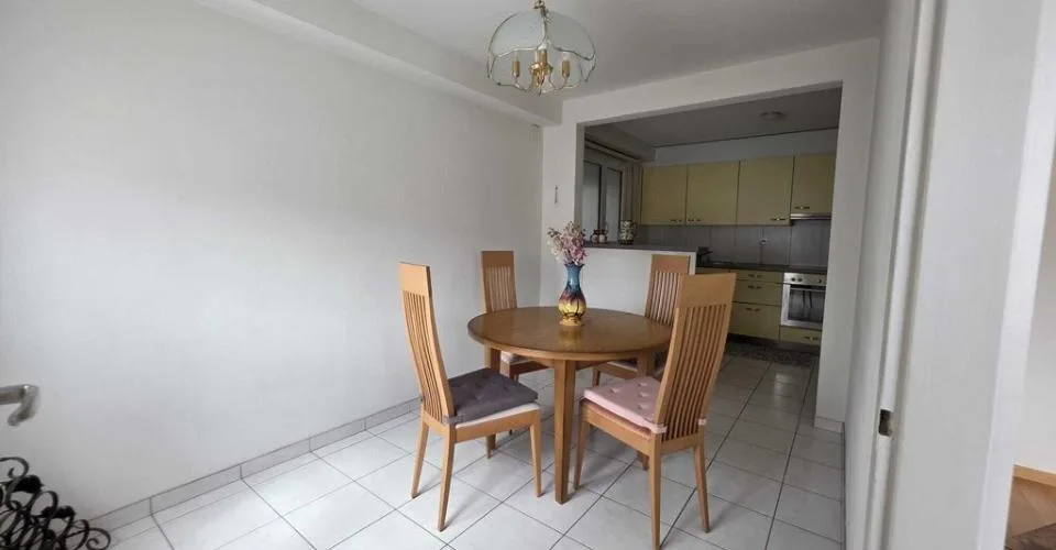 Appartement de 4 pièces au 1er étage avec ascenseur