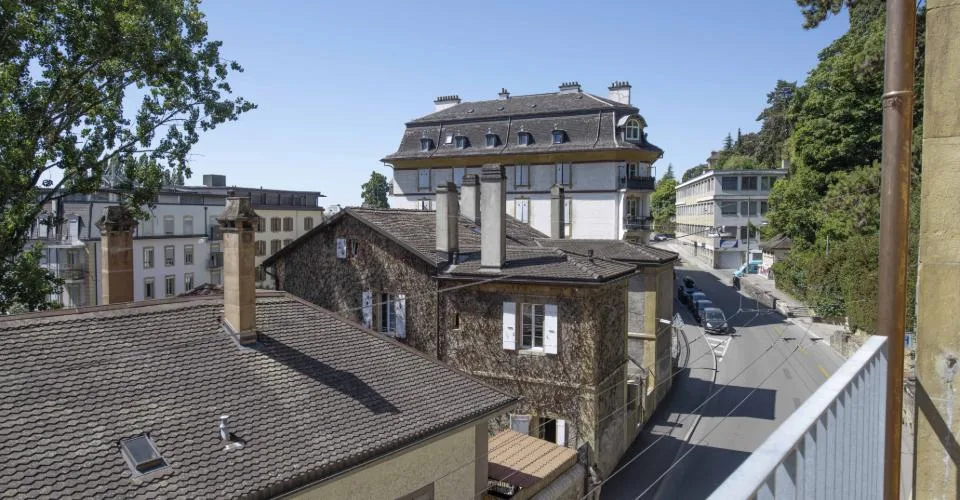 Magnifique appartement de 4 pièces à Neuchâtel, avec grande terrasse, jardin commun et coin potager