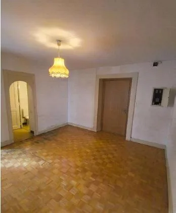 Studio au 1er étage situé aux Pâquis