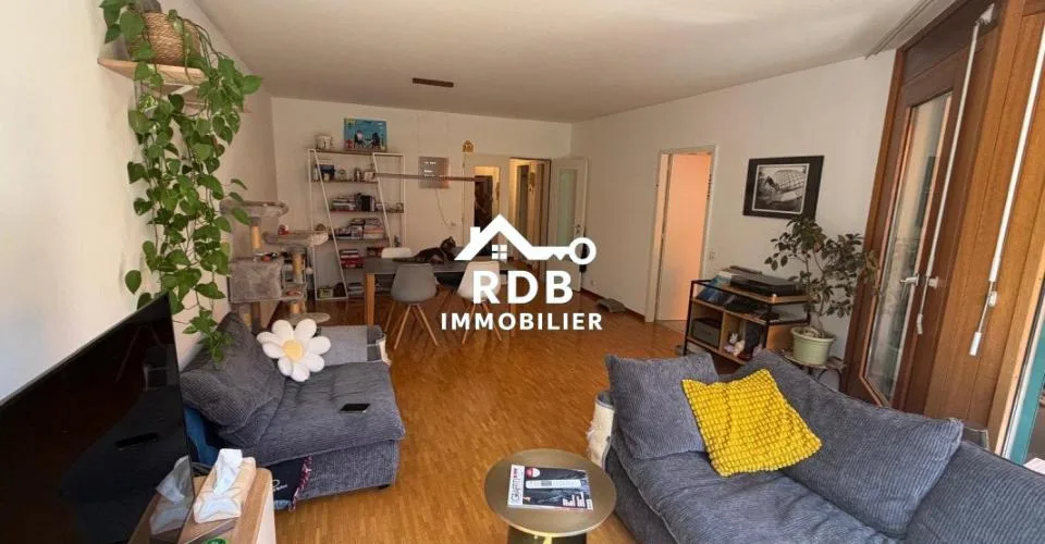 Appartement de 4 pièces au 3ème étage situé à Petit-Lancy 1213 avec parking