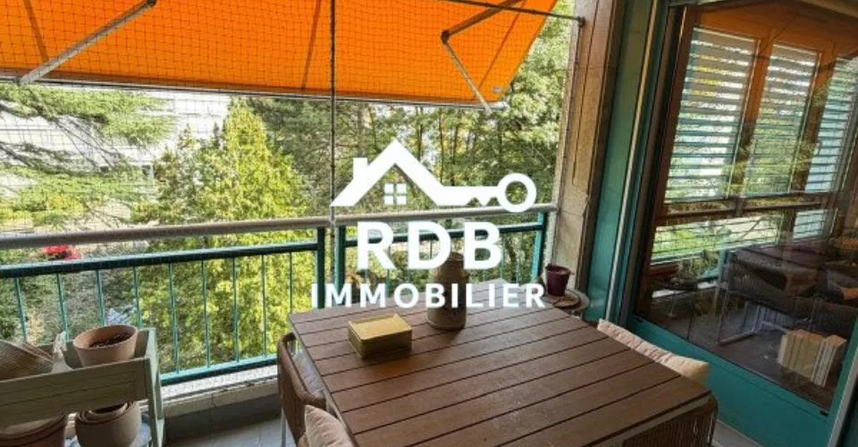Appartement de 4 pièces au 3ème étage situé à Petit-Lancy 1213 avec parking