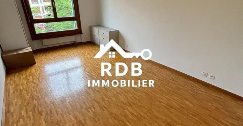 Appartement de 4 pièces au 3ème étage situé à Petit-Lancy 1213 avec parking