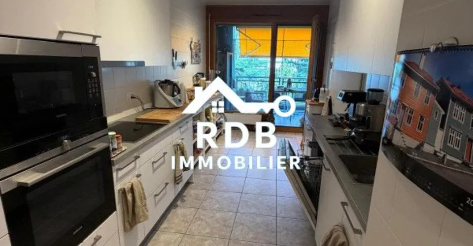 Appartement de 4 pièces au 3ème étage situé à Petit-Lancy 1213 avec parking