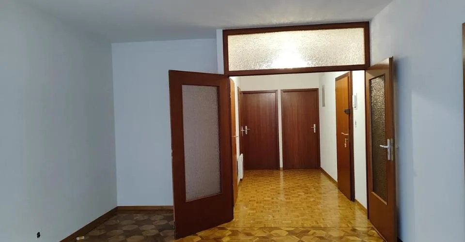 Joli appartement de 4 pièces au 3ème étage situé aux Eaux-Vives
