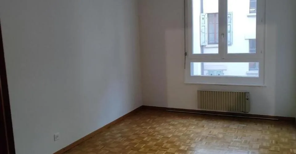 Joli appartement de 4 pièces au 3ème étage situé aux Eaux-Vives