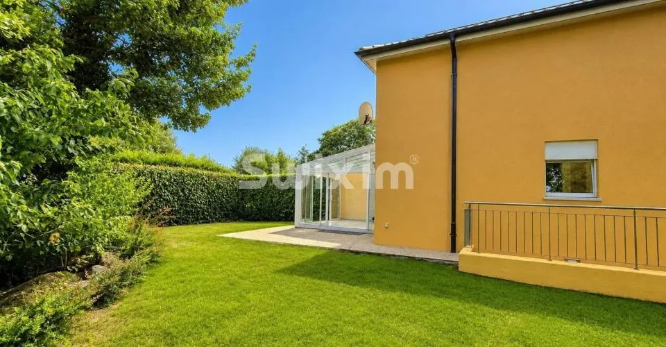 Maison familiale avec jardin, véranda, box et place couverte