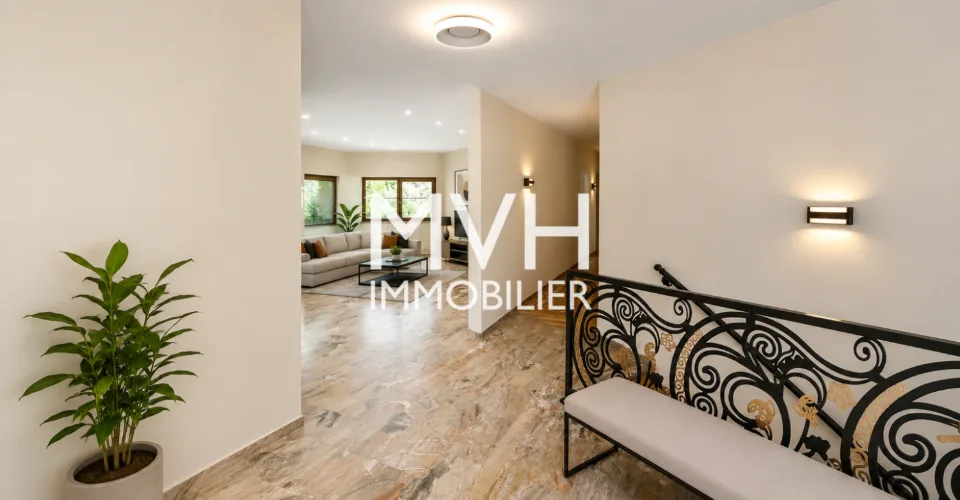 Villa d'architecte 9 pièces dans écrin de verdure