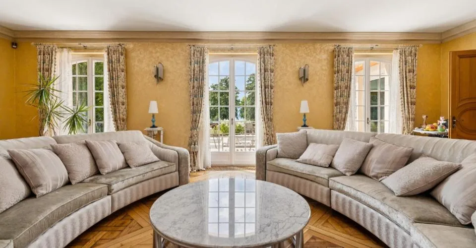 Villa d'exception pieds dans l'eau