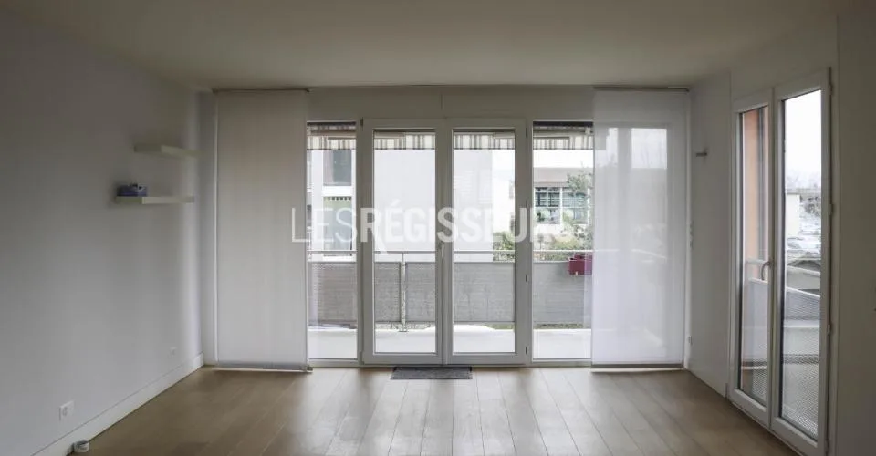 Spacieux appartement de 5 pièces à Perly avec 2 places de parking intérieures