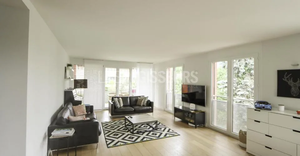 Spacieux appartement de 5 pièces à Perly avec 2 places de parking intérieures