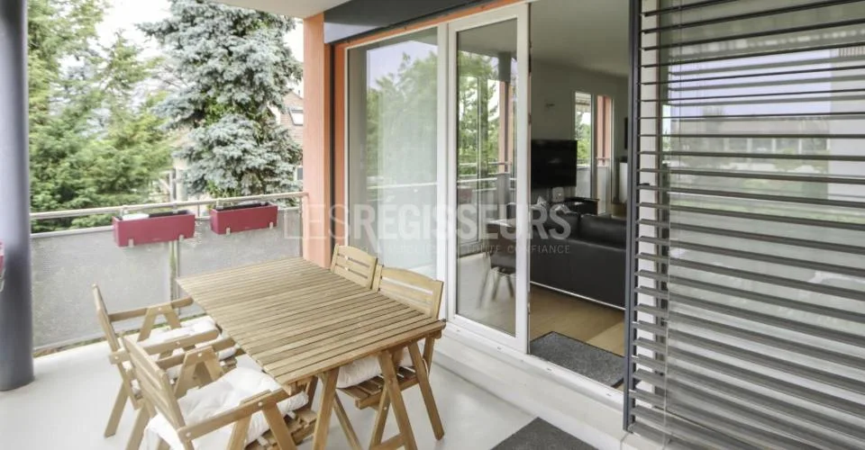 Spacieux appartement de 5 pièces à Perly avec 2 places de parking intérieures