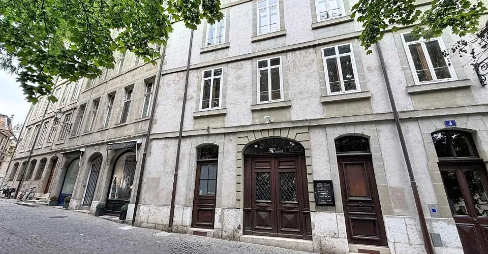 Appartement de 8 pièces en triplex avec terrasse à la Vieille-Ville
