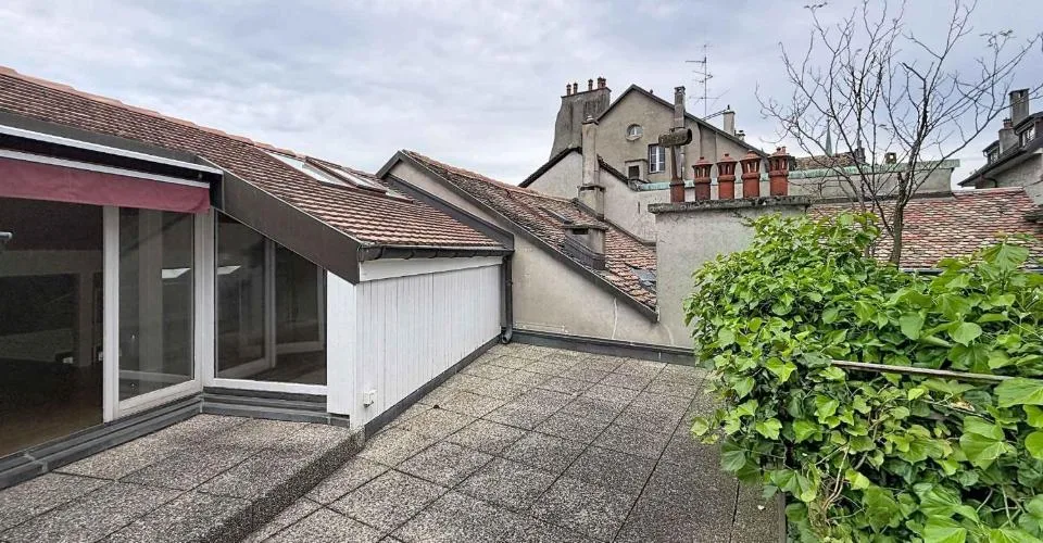 Appartement de 8 pièces en triplex avec terrasse à la Vieille-Ville