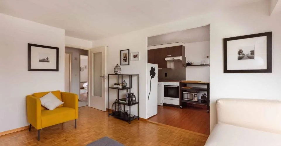 Appartement meublé de 4 pièces dans le quartier des Hôpitaux