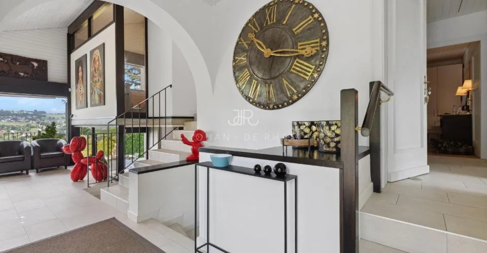 AVULLY: Magnifique maison rénovée avec vue