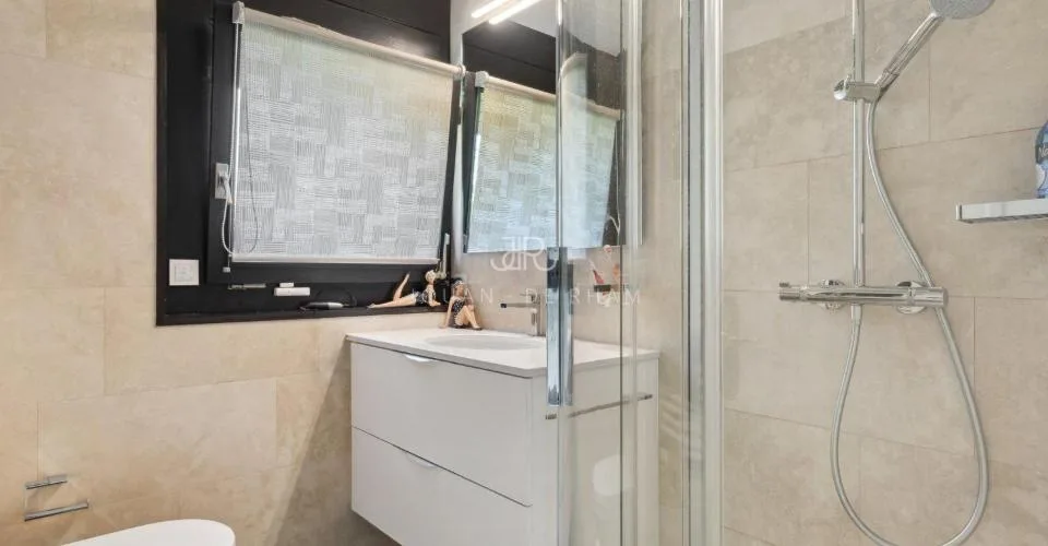 AVULLY: Magnifique maison rénovée avec vue